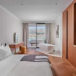 Seaside By Brown Villa