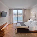 Seaside By Brown Traù