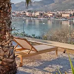 Seaside By Brown Traù