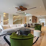 Seaside By Brown Villa