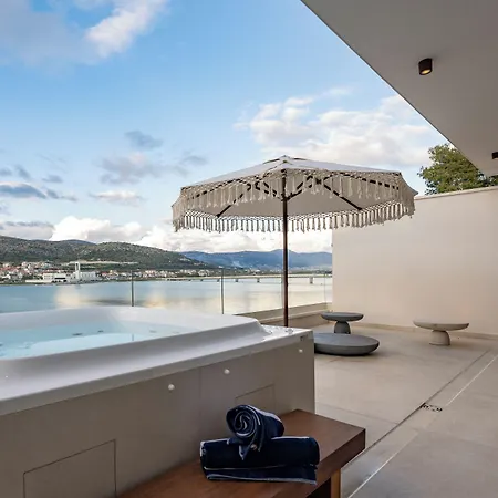 Seaside By Brown Villa