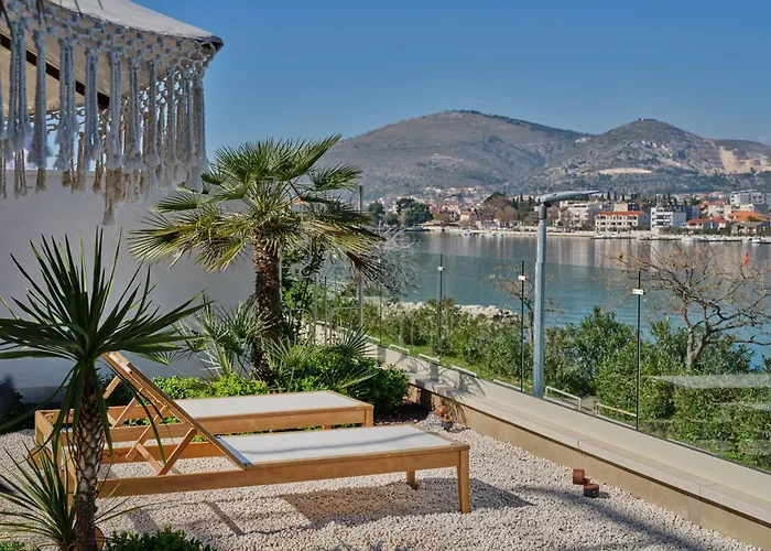 Seaside By Brown Villa Trogir