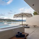 Seaside By Brown Villa