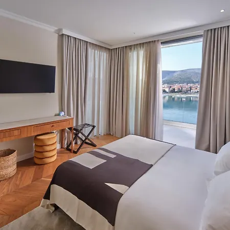 Willa Seaside By Brown Trogir